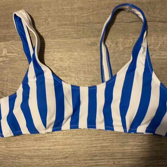 Bikini - Picture 4 of 7